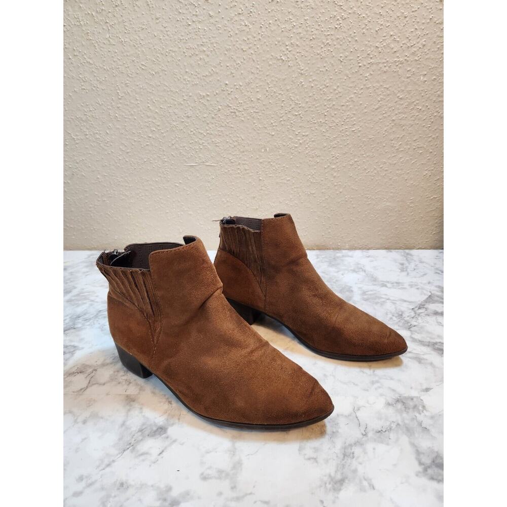 City Classified Women's‎ Brown Chelsea Suede Ankle Boots Size 8